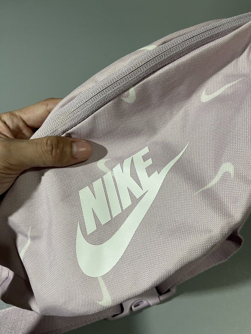 Authentic Nike Pastel Purple Belt Bag (Category: Belt bags, Clutches and Pouches) located in Tagbilaran City. Submitted by johncarylph (Listing ID 1471154832, Image 3). Description: .