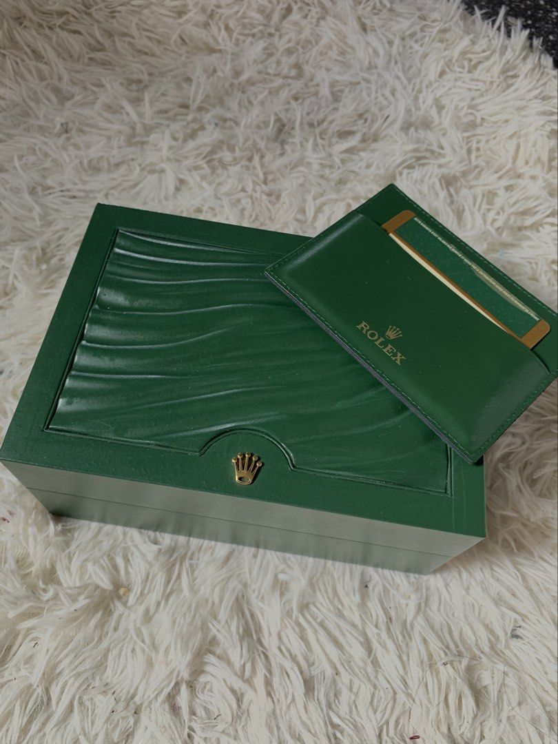 Authentic Rolex Box with Card (Category: Luxury Watches) located in Cagayan de Oro. Submitted by aevapp (Listing ID 1471131226, Image 2). Description: Open for bid. Pm offers 🤎.