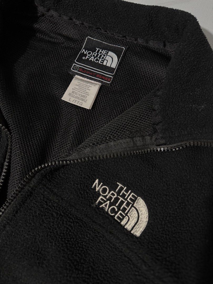 Authentic The North Face Sweater (Category: Coats, Jackets and Outerwear) located in Quezon City. Submitted by rych0799 (Listing ID 1471288131, Image 2). Description: No any issue. Super pretty in personal. Condition:10/10 .