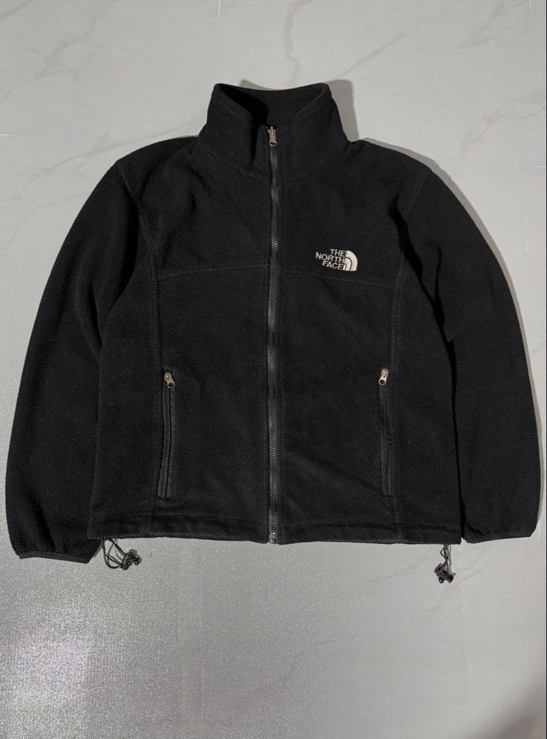 Authentic The North Face Sweater (Category: Coats, Jackets and Outerwear) located in Quezon City. Submitted by rych0799 (Listing ID 1471288131, Image 3). Description: No any issue. Super pretty in personal. Condition:10/10 .