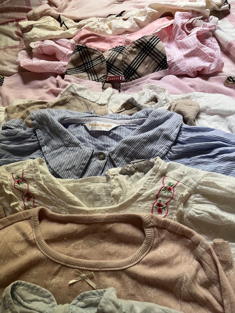 Baby toddler girls assorted tops bundle (Category: Babies & Kids Fashion) located in Manila. Submitted by brightwind_62659f (Listing ID 1471152574, Image 1). Description: worth 500 php only 13-15 items, not included FREEBIES’ 💌☃️ 0-3 yr old (girl) Brand New - TAKE ALL.