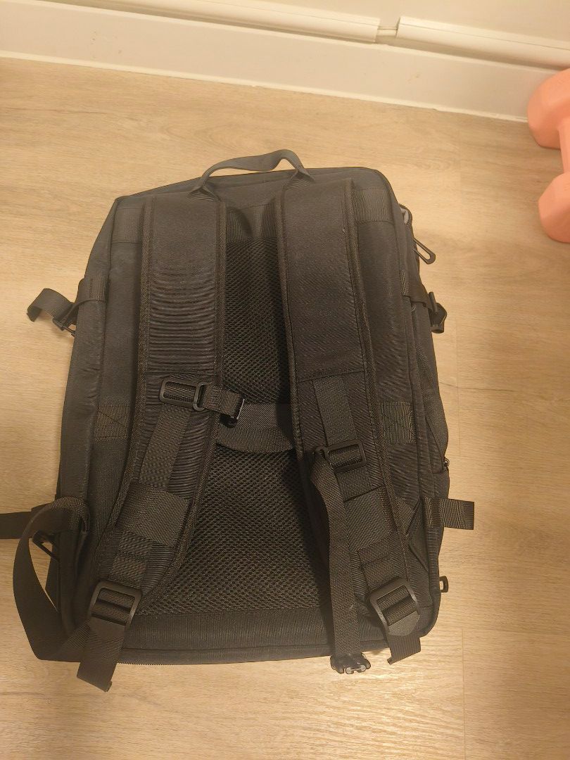 BACKPACK （分類：背包）位於 Hong Kong。 由 manmanbuy 提交（商品編號 1471207617，圖片 3）。簡介： 95%NEW 只用過1次。