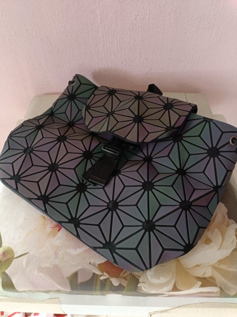 Backpack (Category: Backpacks) located in Singapore. Submitted by gym_2020 (Listing ID 1471246854, Image 4). Description: Size: 24cmx32cm Item in Good Condition!.