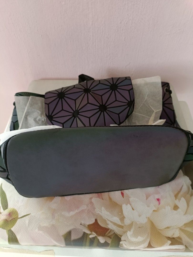 Backpack (Category: Backpacks) located in Singapore. Submitted by gym_2020 (Listing ID 1471246854, Image 3). Description: Size: 24cmx32cm Item in Good Condition!.