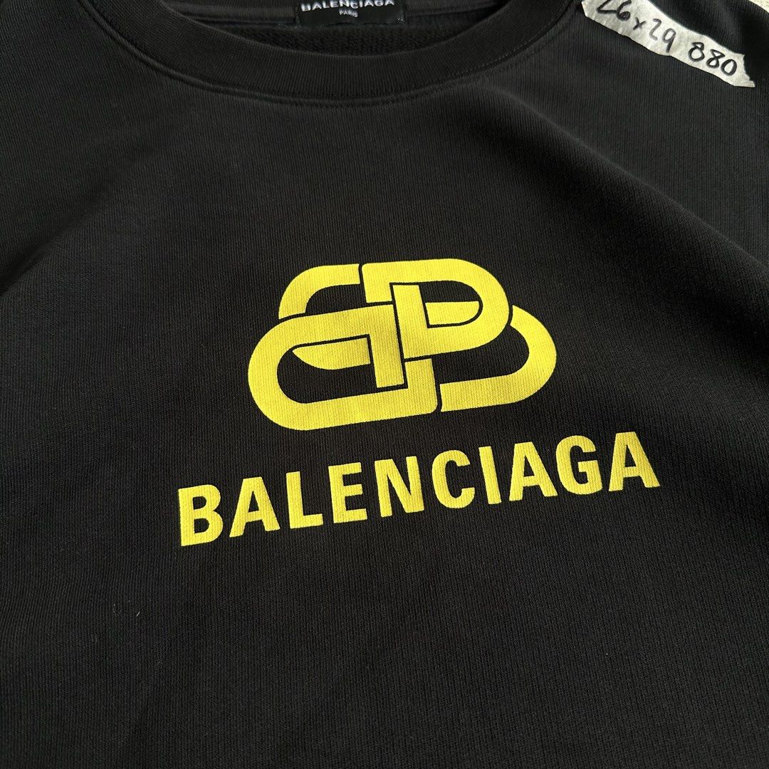 Balenciaga Sweater pullover (Category: Coats, Jackets and Outerwear) located in Manila. Submitted by kilthrift (Listing ID 1471191431, Image 2). Description: excellent condition no issues need wash only complete tags 10/10 color rate dimes 26x29.