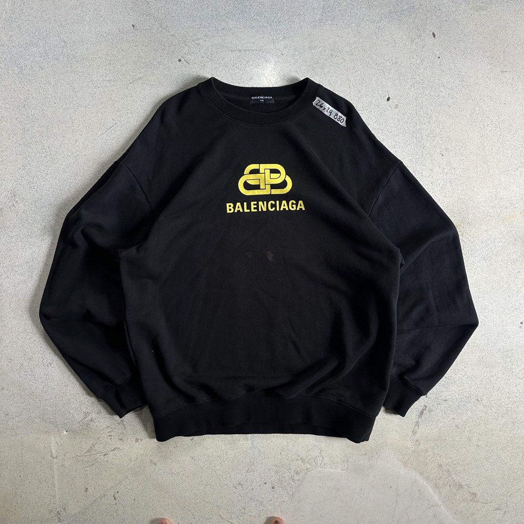 Balenciaga Sweater pullover (Category: Coats, Jackets and Outerwear) located in Manila. Submitted by kilthrift (Listing ID 1471191431, Image 1). Description: excellent condition no issues need wash only complete tags 10/10 color rate dimes 26x29.
