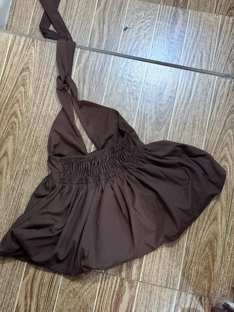 Balloon Halter Backless Top (Category: Sleeveless) located in Manila. Submitted by nikaa_008 (Listing ID 1471157280, Image 2). Description: size: 30-36.