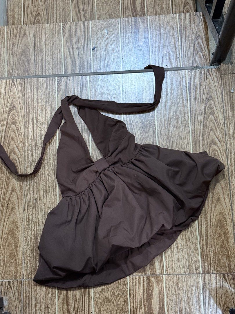 Balloon Halter Backless Top (Category: Sleeveless) located in Manila. Submitted by nikaa_008 (Listing ID 1471157280, Image 1). Description: size: 30-36.