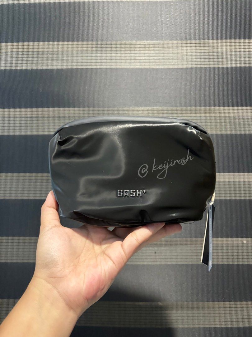 BASH Alps Arc Waistpack in Frost and Carbon (Category: Cross-body Bags) located in Meycauayan. Submitted by keijirosh (Listing ID 1470882013, Image 3). Description: [ wts lfb ph ! ◜◡◝ 💬 ] — discounted bash alps collection arc waistpack in carbon and frost ✧ onhand, authentic, brand new ✧ with ziplock (with tags) ✧ strictly payo! t. body bag belt small.
