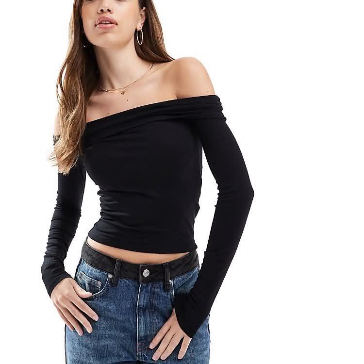 Bershka Off-Shoulder Long Sleeve Top (Category: Longsleeves) located in Caloocan City. Submitted by lpzchy (Listing ID 1471159114, Image 3). Description: - Brand: Bershka (Brand New with Tags) - Style: Off-shoulder long sleeve basic top - Material: Soft and comfortable ribbed fabric - Colors & Sizes Available: * Black: XS, S, L * White: S * Maroon: XS * Gray: S, L - Note: Please DM us to confirm color and size availability before checking out!.
