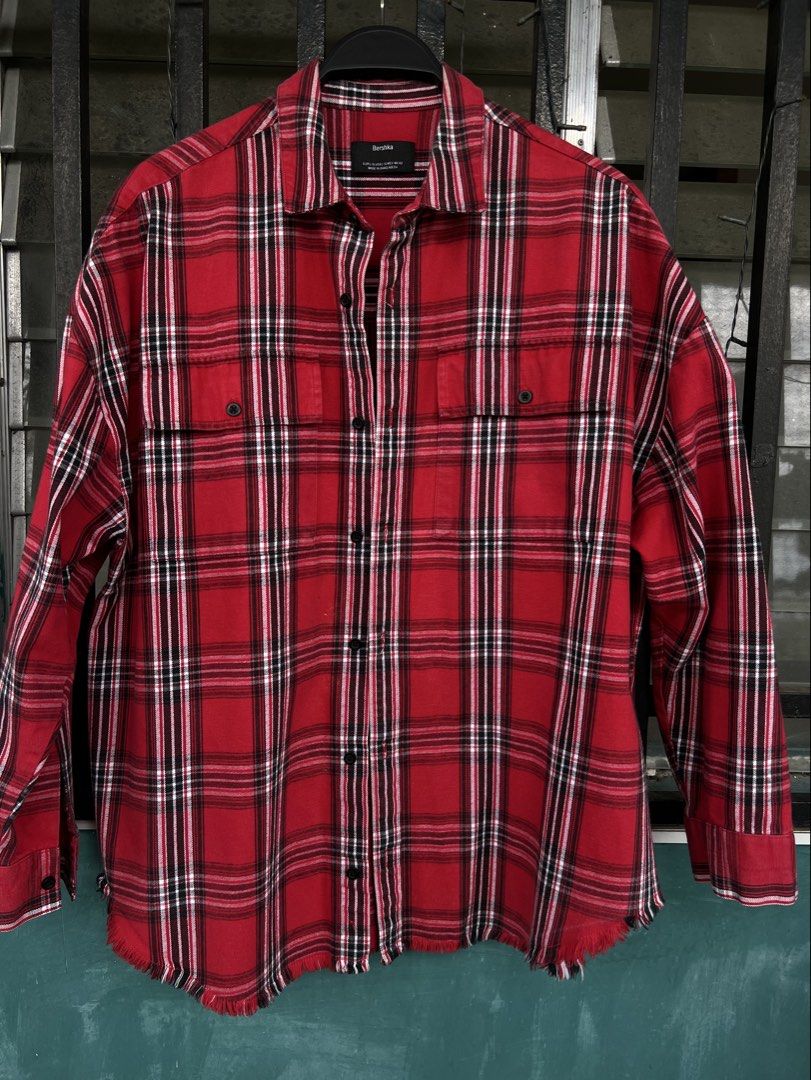 Bershka Oversized Plaid Jacket Shirt (Category: Coats, Jackets and Outerwear) located in Cavite. Submitted by slumbermanila (Listing ID 1471228337, Image 1). Description: Bershka Oversized Plaid Jacket Shirt Thick cotton material in good condition see photos for right measurements .