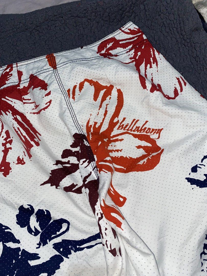 Billabong Floral Print Board Shorts (Category: Swim Trunks & Board Shorts) located in Alcala. Submitted by georgetorr31608 (Listing ID 1471202764, Image 3). Description: vintage Y2K-era Billabong Hibiscus Floral Boardshorts Size 32 on tag No issue Pm pm pm.