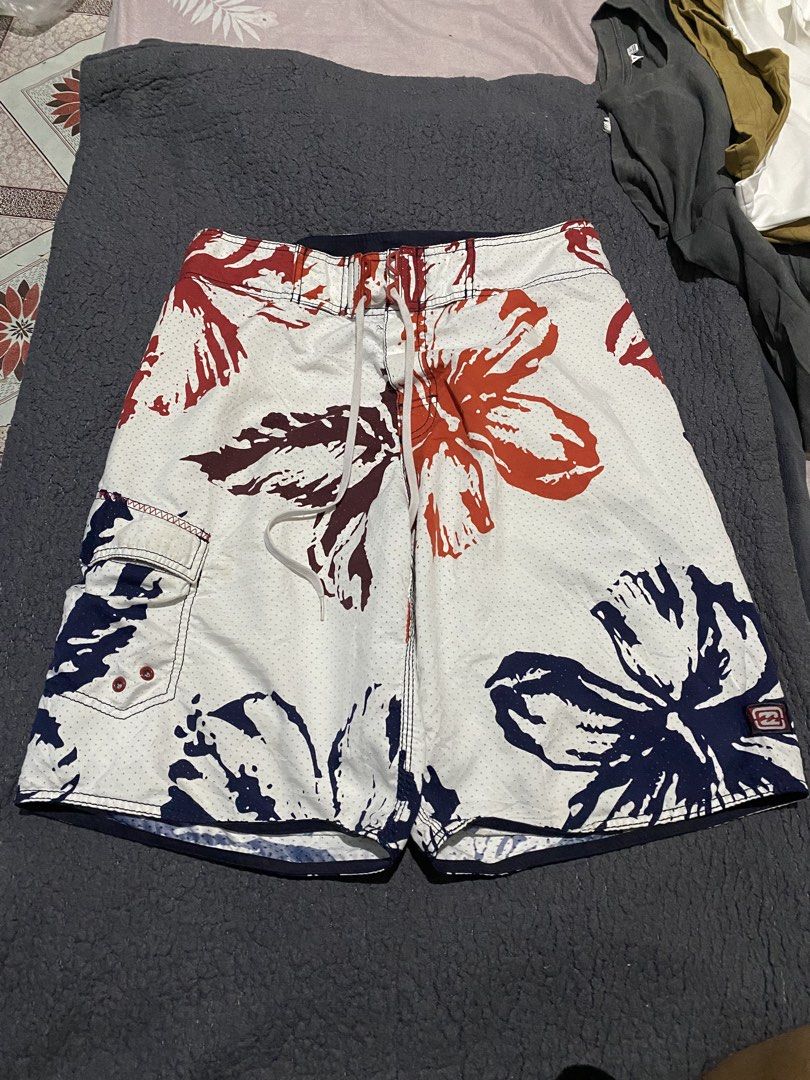 Billabong Floral Print Board Shorts (Category: Swim Trunks & Board Shorts) located in Alcala. Submitted by georgetorr31608 (Listing ID 1471202764, Image 1). Description: vintage Y2K-era Billabong Hibiscus Floral Boardshorts Size 32 on tag No issue Pm pm pm.