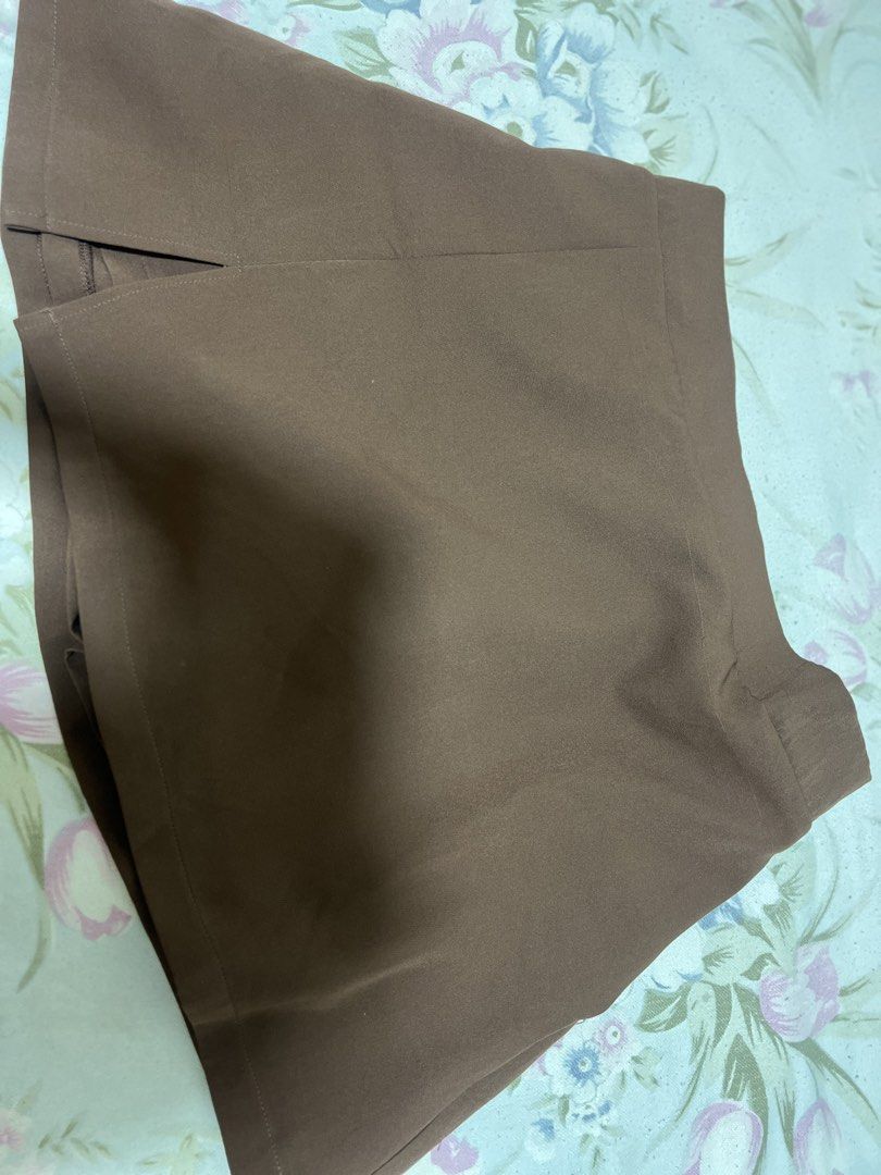 BKK plus size thailand skort khaki (Category: Skirts) located in Manila. Submitted by stellaaaa03 (Listing ID 1471210057, Image 1). Description: BKK from thailand plus size skort waist size : 32-42.
