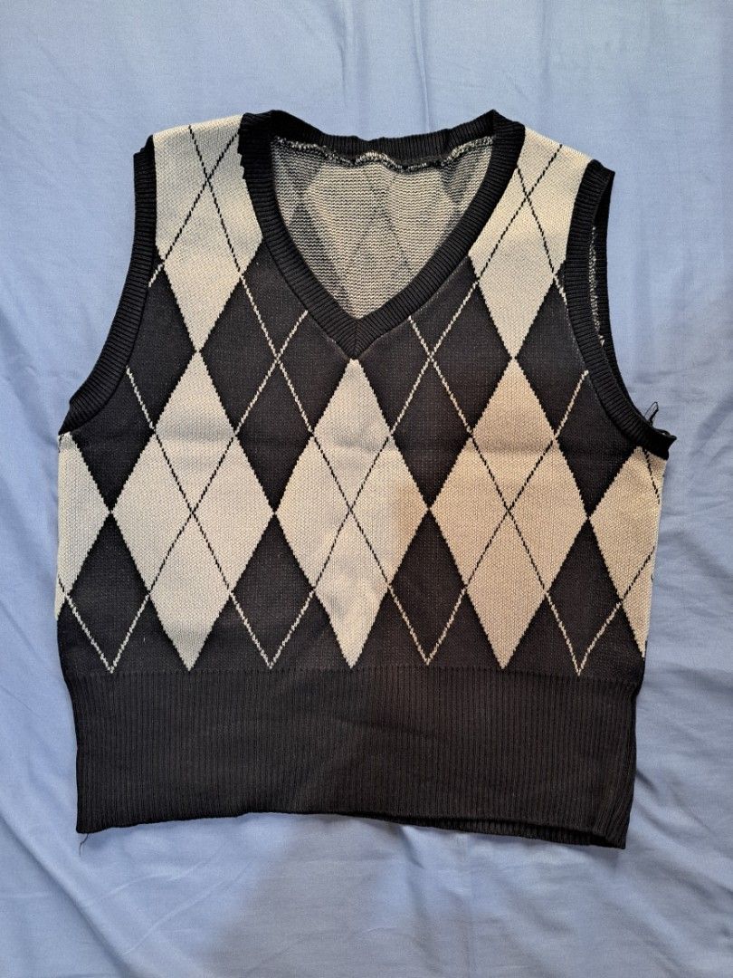 Black and Light Gray Argyle V-neck Sweater Vest (Category: Sleeveless) located in Manila. Submitted by yselles__ (Listing ID 1471136804, Image 1). Description: - Style: Classic argyle pattern knit sweater vest - Design: V-neck with ribbed black trim and solid black back panel - Material: Soft and comfortable fabric - Fit/Use: Great layering piece for cooler weather - Condition: Excellent.