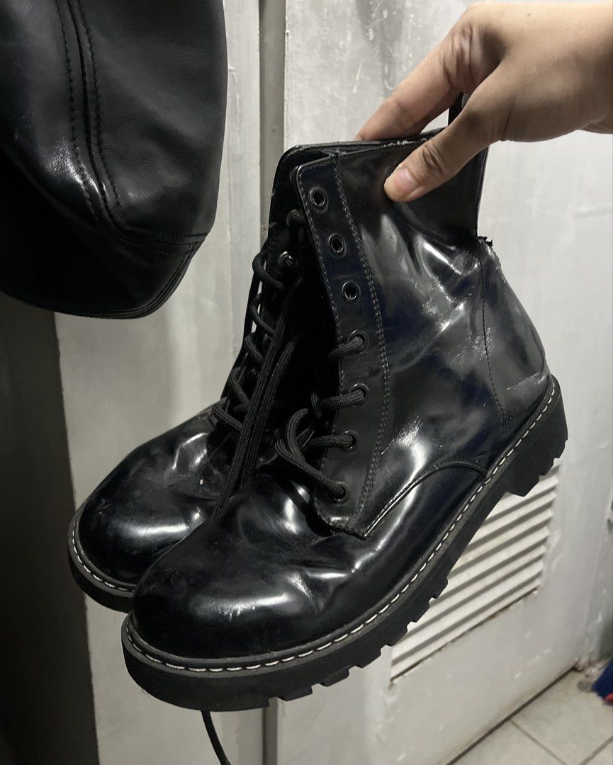Black Boots H&M (Category: Other Accessories) located in Manila. Submitted by flamingkitty (Listing ID 1471259424, Image 1). Description: Has minor scratches but all in all still very decent.