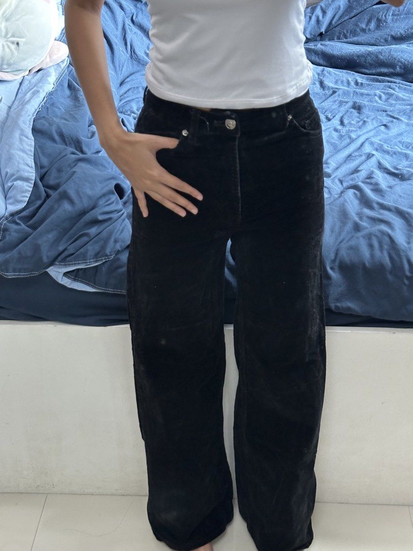 Black Corduroy Wide Leg Pants (Category: Jeans) located in Quezon City. Submitted by valeriorac74670 (Listing ID 1471179022, Image 2). Description: - Color: Classic Black - Material: Soft textured corduroy fabric - Fit: Flattering high waist and trendy wide-leg cut - Closure: Secure front button and zipper - Pockets: Classic five-pocket design - Style: Versatile staple piece, perfect for casual OOTDs.