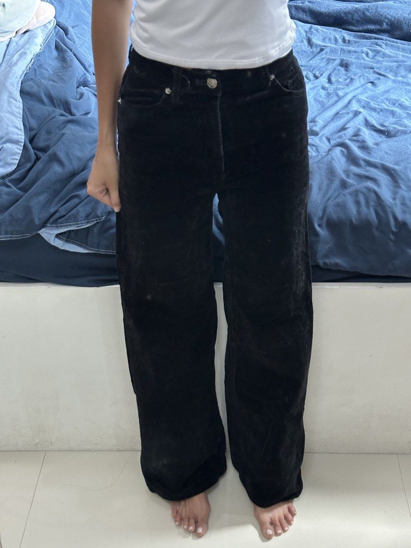Black Corduroy Wide Leg Pants (Category: Jeans) located in Quezon City. Submitted by valeriorac74670 (Listing ID 1471179022, Image 3). Description: - Color: Classic Black - Material: Soft textured corduroy fabric - Fit: Flattering high waist and trendy wide-leg cut - Closure: Secure front button and zipper - Pockets: Classic five-pocket design - Style: Versatile staple piece, perfect for casual OOTDs.