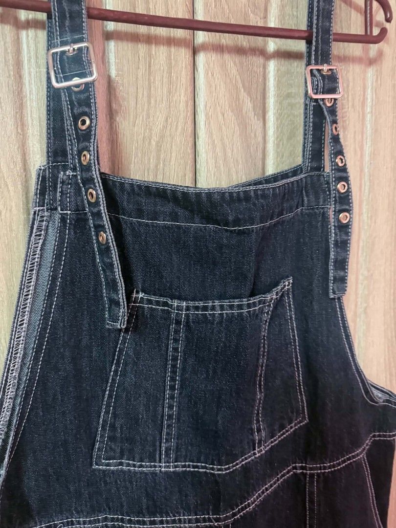Black Denim Adjustable Overalls/Jumpsuit (Category: Jumpsuits) located in Santa Ana. Submitted by gwiyommis (Listing ID 1471197401, Image 3). Description: Size: S-M Length: 44 inches Waist: 35 inches 🏷️ Price: ₱250.00 💬 Comment "MINE + A9" to claim! Reminders: 📌 Pre-loved item. Manage your expectations. 📌First mine basis. 📌Payment must be made within 24 hours. 📌Shipping fee is shouldered by the buyer. Mode of Payment: GCash, Bank Transfer M