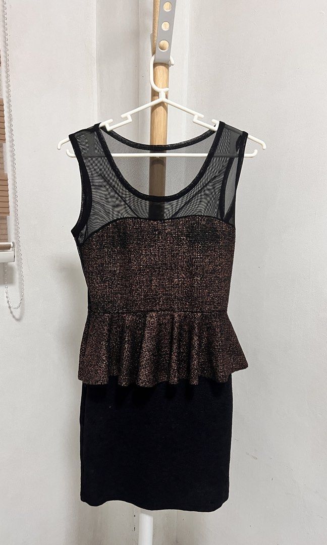 Black dress (Category: Dresses) located in San Fernando. Submitted by declutteringyishi (Listing ID 1471161949, Image 1). Description: .