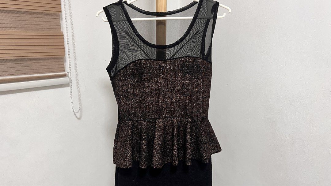Black dress (Category: Dresses) located in San Fernando. Submitted by declutteringyishi (Listing ID 1471161949, Image 2). Description: .