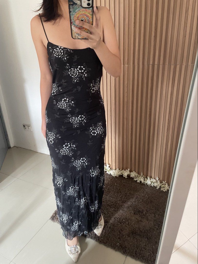 Black Fitted Maxi Dress (Category: Dresses) located in Valenzuela. Submitted by inhale.lasagne (Listing ID 1471183901, Image 2). Description: .