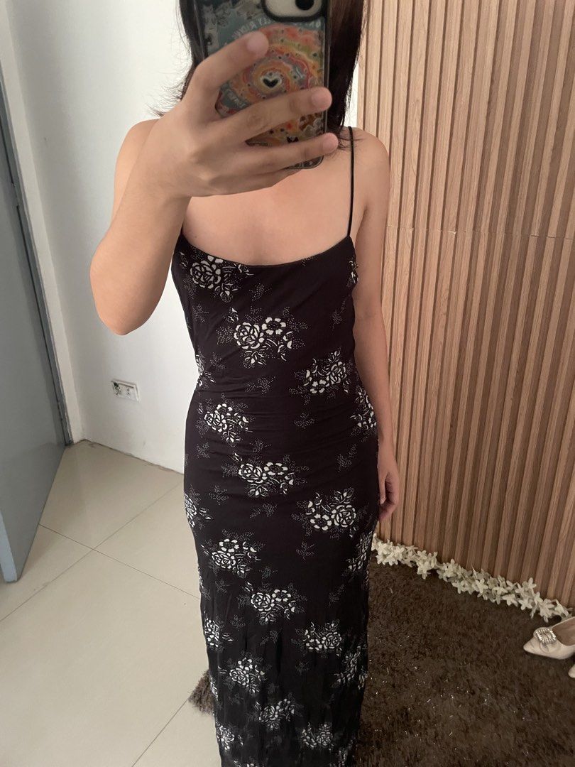 Black Fitted Maxi Dress (Category: Dresses) located in Valenzuela. Submitted by inhale.lasagne (Listing ID 1471183901, Image 3). Description: .