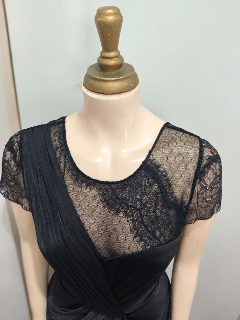 Black Formal Midi Dress (Category: Evening dresses & gowns) located in Manila. Submitted by deleonhann57311 (Listing ID 1471155421, Image 2). Description: Branded by..BCBG MAXAZRIA..by UK with inner lining original npka Ganda po ng cut at mlamig s ktawan fabric. good for formal occasions Event Wedding graduation Bust 39 to 34 waistline 26 to 28.