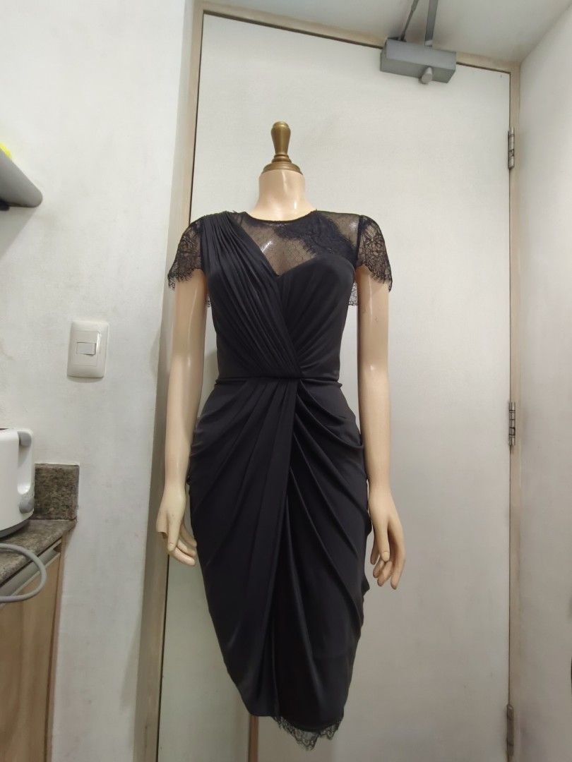 Black Formal Midi Dress (Category: Evening dresses & gowns) located in Manila. Submitted by deleonhann57311 (Listing ID 1471155421, Image 1). Description: Branded by..BCBG MAXAZRIA..by UK with inner lining original npka Ganda po ng cut at mlamig s ktawan fabric. good for formal occasions Event Wedding graduation Bust 39 to 34 waistline 26 to 28.