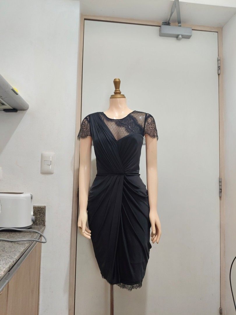 Black Formal Midi Dress (Category: Evening dresses & gowns) located in Manila. Submitted by deleonhann57311 (Listing ID 1471155421, Image 3). Description: Branded by..BCBG MAXAZRIA..by UK with inner lining original npka Ganda po ng cut at mlamig s ktawan fabric. good for formal occasions Event Wedding graduation Bust 39 to 34 waistline 26 to 28.