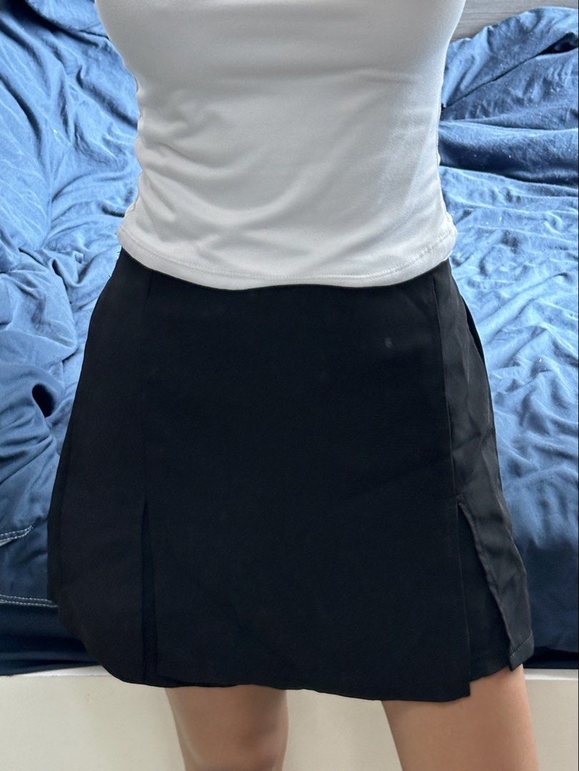 Black high-waisted pleated front skort (Category: Skirts) located in Quezon City. Submitted by valeriorac74670 (Listing ID 1471178075, Image 2). Description: - Style: High-waisted black skort with chic front slits - Fit: Stretchy waistband at the back for a snug, easy fit - Length: Hits at mid-thigh - Versatility: Solid black color, perfect for pairing with crop tops or basic tees.
