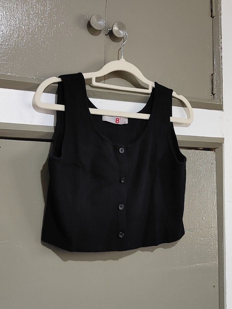 black Knitwear Crop Top Basic Sleeveless (Category: Sleeveless) located in Quezon City. Submitted by thestargazerspica (Listing ID 1471151049, Image 3). Description: can fit upto medium.