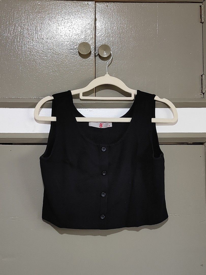black Knitwear Crop Top Basic Sleeveless (Category: Sleeveless) located in Quezon City. Submitted by thestargazerspica (Listing ID 1471151049, Image 1). Description: can fit upto medium.