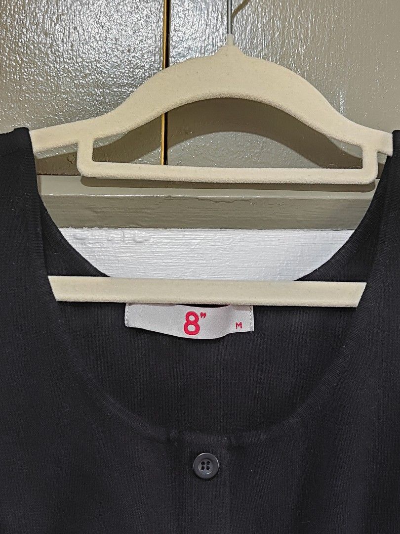 black Knitwear Crop Top Basic Sleeveless (Category: Sleeveless) located in Quezon City. Submitted by thestargazerspica (Listing ID 1471151049, Image 2). Description: can fit upto medium.