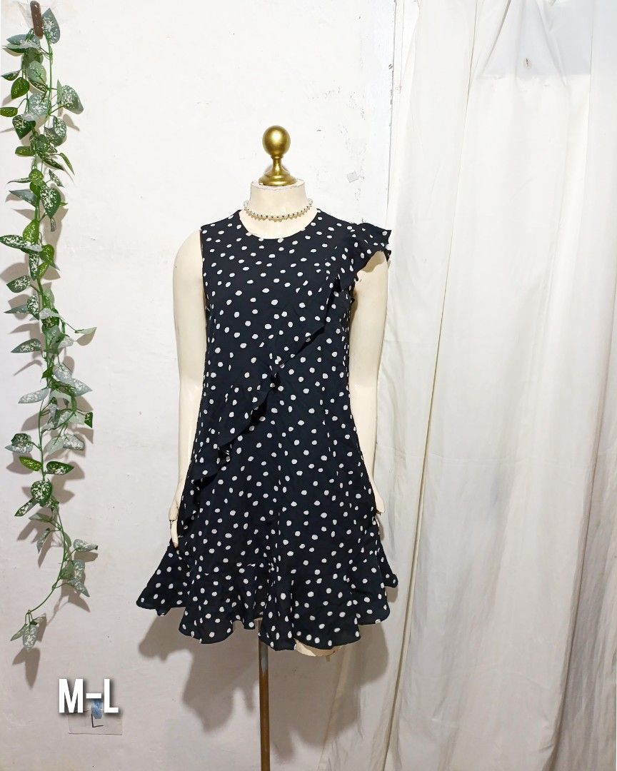 black polka dots retro dress (Category: Dresses) located in Pateros City. Submitted by amj_amj (Listing ID 1471150815, Image 1). Description: .