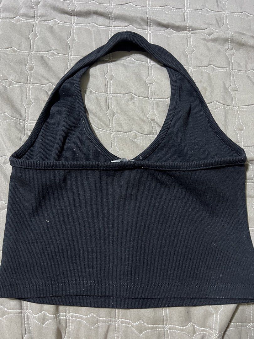 Black ribbed halter crop top (Category: Sleeveless) located in Bacolod City. Submitted by strawberrymochi1201 (Listing ID 1471257012, Image 2). Description: - Color: Classic Black - Style: Minimalist basic wardrobe staple - Neckline: V-neck cut front and back - Fit: Stretchy, comfortable cotton knit fabric - Length: Cropped (great with high-waisted jeans or skirts).