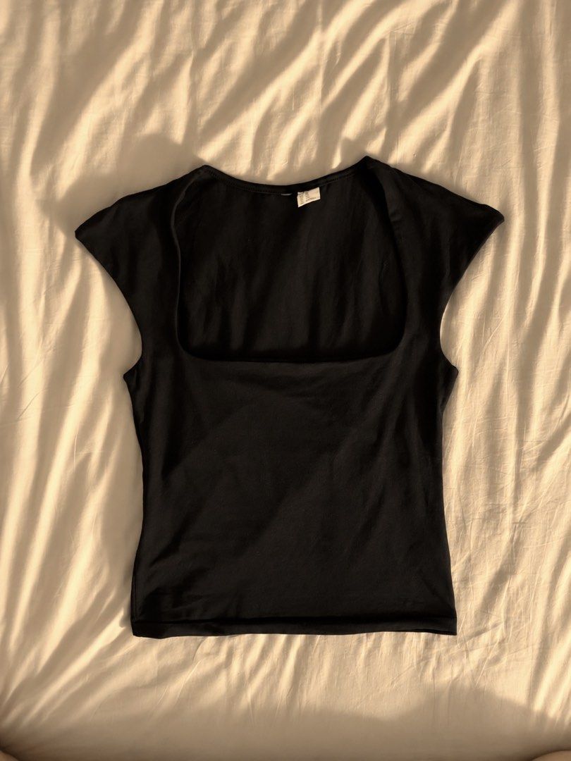 Black Short-Sleeved Top (Category: Shirts) located in Manila. Submitted by ruralfinds (Listing ID 1471243601, Image 1). Description: .