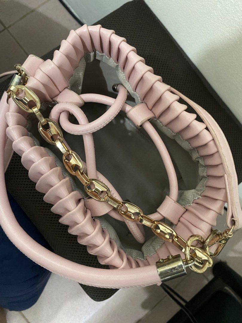 Blush Pink Shoulder Bag with Gold Tone Hardware (Category: Shoulder Bags) located in Andop. Submitted by whimcywear (Listing ID 1471137194, Image 2). Description: - Spacious shoulder bag accentuated with gold-toned hardware, a chunky gold chain strap, and a secure front metal clasp closure - Condition: Some crease and scuff marks near the strap attachment points, as shown in the photos.