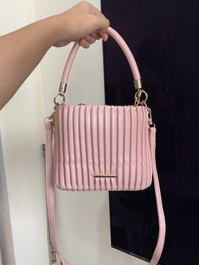 Blush Pink Shoulder Bag with Gold Tone Hardware (Category: Shoulder Bags) located in Andop. Submitted by whimcywear (Listing ID 1471137194, Image 3). Description: - Spacious shoulder bag accentuated with gold-toned hardware, a chunky gold chain strap, and a secure front metal clasp closure - Condition: Some crease and scuff marks near the strap attachment points, as shown in the photos.