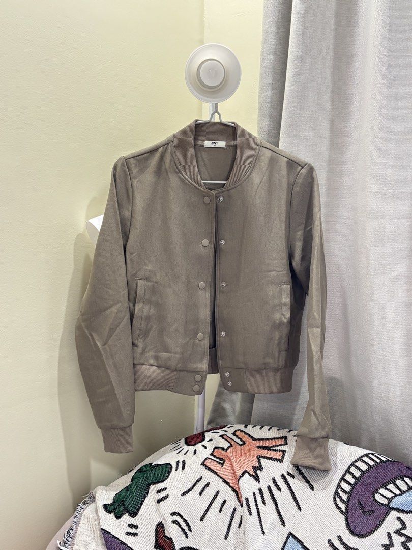 BNY Bomber Jacket Size S (Category: Coats, Jackets and Outerwear) located in Quezon City. Submitted by MyJanuary (Listing ID 1471120308, Image 1). Description: - Brand: BNY - Style: Bomber jacket - Color: Tan/Brown - Size: Small (S) - Closure: Snap button front - Pockets: Two side pockets - rfs: not my style anymore - Condition: Clean and ready to wear Negotiable. Offer lang po Mop: gcash Mod: jnt 📍fairview commonwealth.