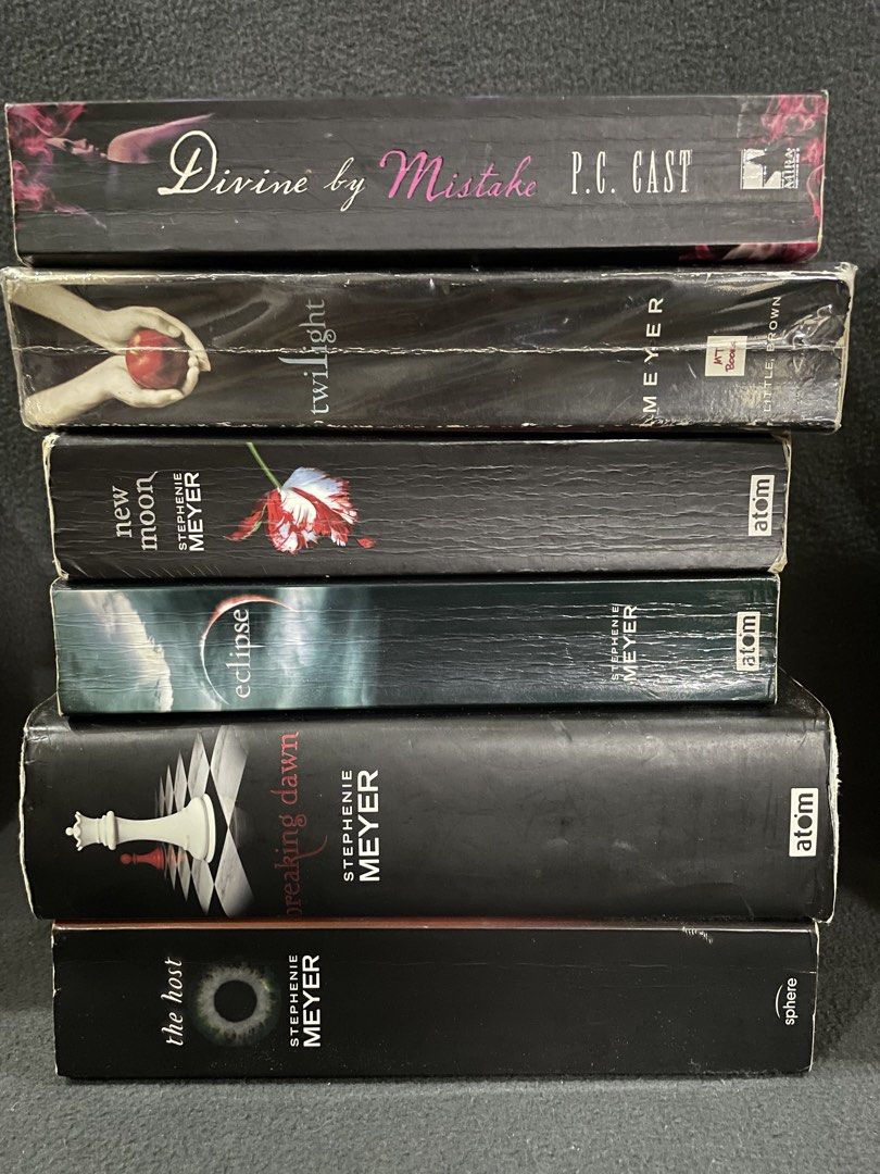 Books for cheap! (Category: Storybooks) located in Pasig City. Submitted by furbobo (Listing ID 1471271387, Image 3). Description: READ FIRST!!! ㅤ 💸 Bank Transfer onlyㅤㅤ ㅤ 📍 Pasig City ㅤ 📦 CAN DO SHIPPING VIA LALAMOVE • Buyers shoulder shipping ㅤ 🚫 NO LOWBALLING Unreasonable offers will be automatically ignored/left on chat. ㅤ 📦 BOX CONDITION • Always ask for box condition & additional photos before purchasing. • What you see is what you get