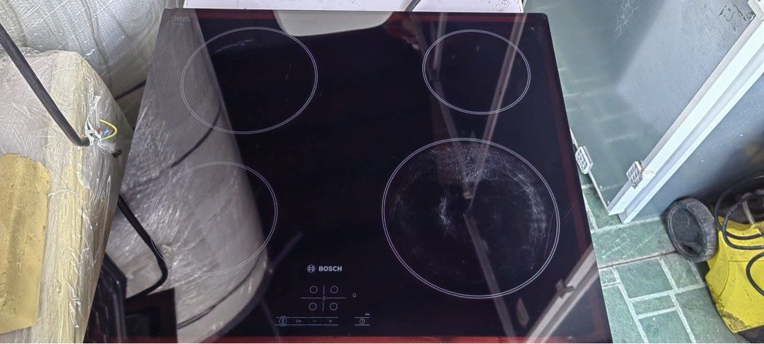 Bosch buikt-in-Cooktop 60cm (Category: Cookware & Accessories) located in Rizal. Submitted by mikz_1303 (Listing ID 1471220332, Image 1). Description: Bosch buikt-in-Cooktop 60cm Good Condition Vitroceramic 230v-240v Made in Germany Pick up in Taytay Rizal.