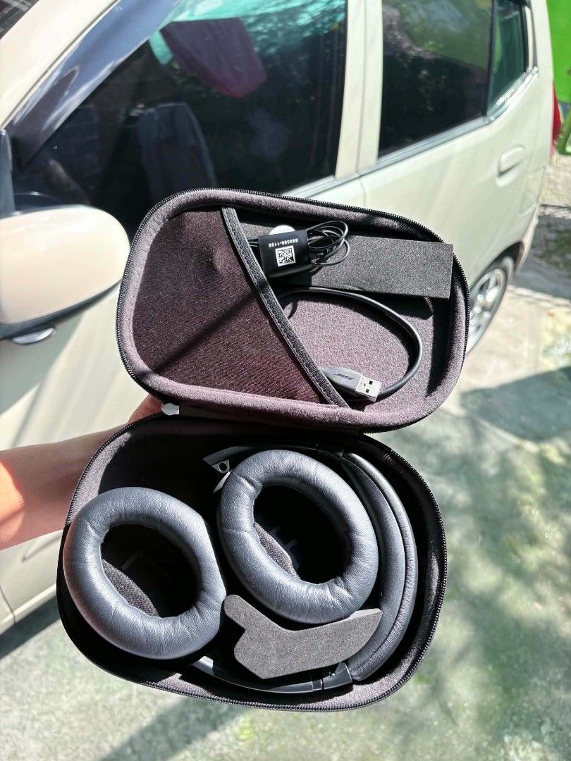 BOSE QC 45 HEADPHONE (Category: Headphones & Headsets) located in Quezon City. Submitted by chawisss (Listing ID 1471184487, Image 3). Description: RUSH!!! RUSH!! ! RUSH!!! BOSE QC 45 HEADPHONE NO ISSUE LIKE NEW COMPLETE PACKAGE 4,950 MEET UP OR LALAMOVE QC LOCATION.