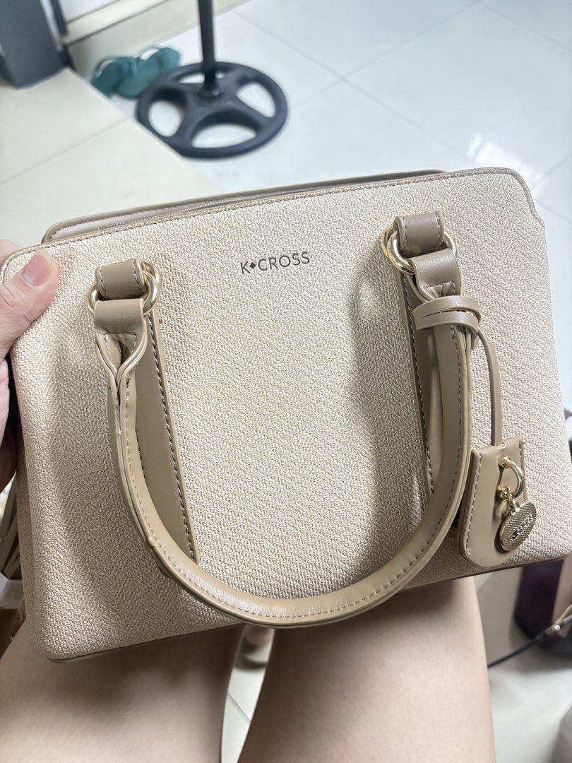 BRANDNEW BODY/SLING BAG (Category: Sling Bags) located in Baliuag. Submitted by gilpiece (Listing ID 1471143109, Image 3). Description: RFS: Decluttering , hindi nagagamit -With tag pa (Brandnew).