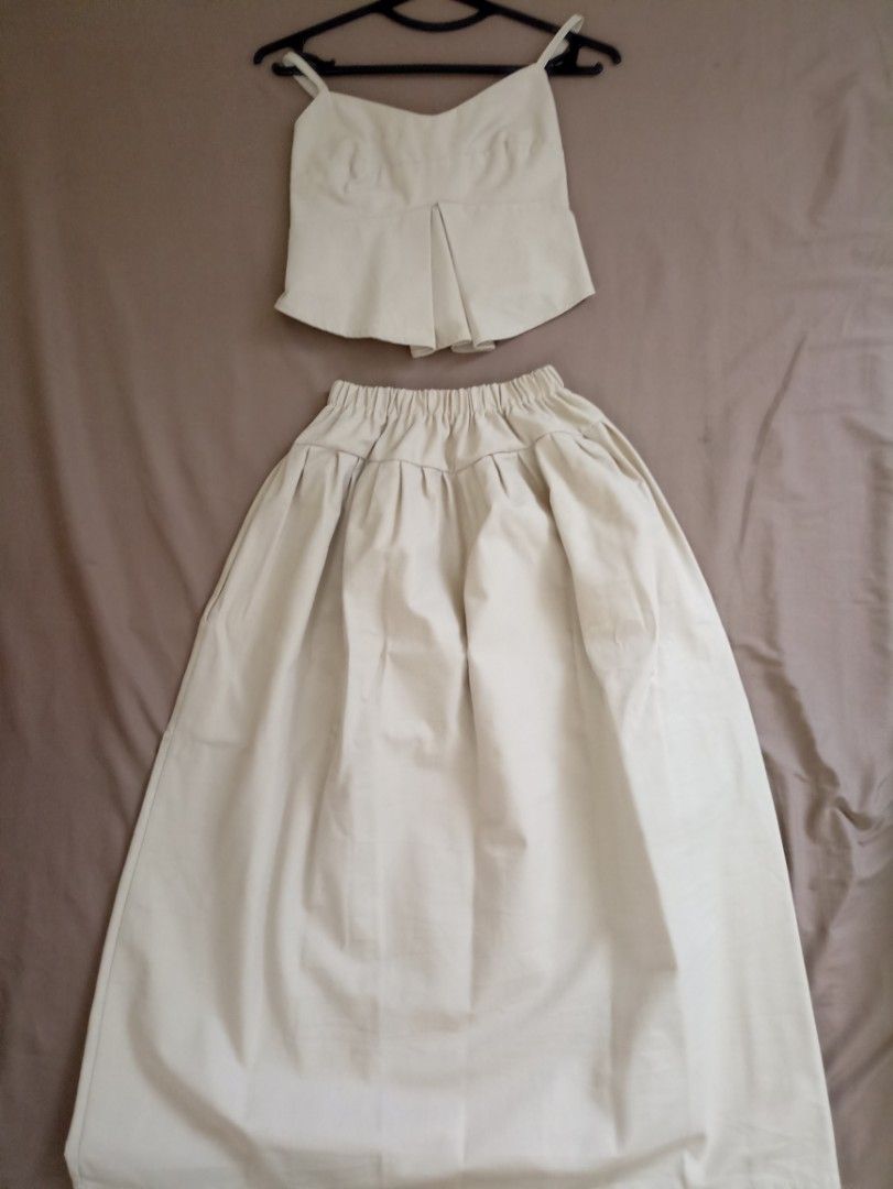 Brown Beige Sleeveless Skirt Coordinates (Category: Sets or Coordinates) located in Cainta. Submitted by jncrzl (Listing ID 1471134708, Image 1). Description: .