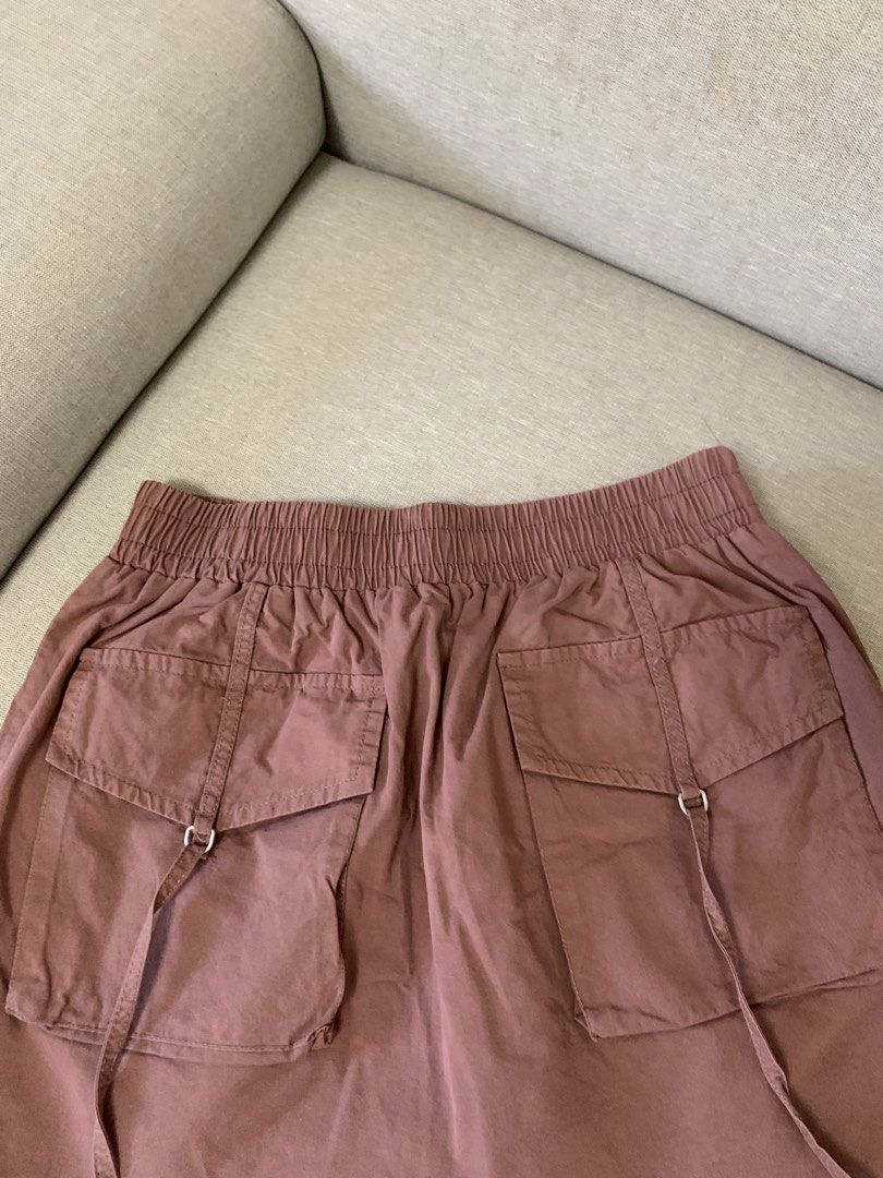 Brown cargo skirt (Category: Skirts) located in Paranaque City. Submitted by shoplovedbya (Listing ID 1471218377, Image 2). Description: ♡ Waist: 26-32 (stretchable) ♡ Length: 13.5 - has inner shorts and front pockets .