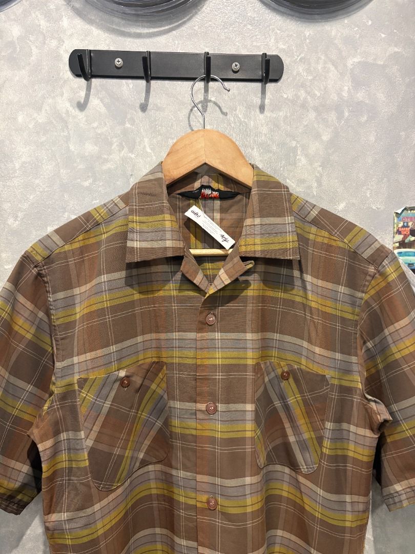 Brown Checkered Crop Polo (Category: Tshirts & Polo Shirts ) located in Quezon City. Submitted by outofhabits_store (Listing ID 1471193949, Image 2). Description: Size: Small Width: 20 inches Length: 25 inches Buy 2 items worth 600 pesos and get them for 1,000 Payment method: GCash Shipping options (shouldered by buyer): J&T 3-7 days, Lalamove or Grab within the day Location: Quezon City Please manage your expectations as this item is not brand n