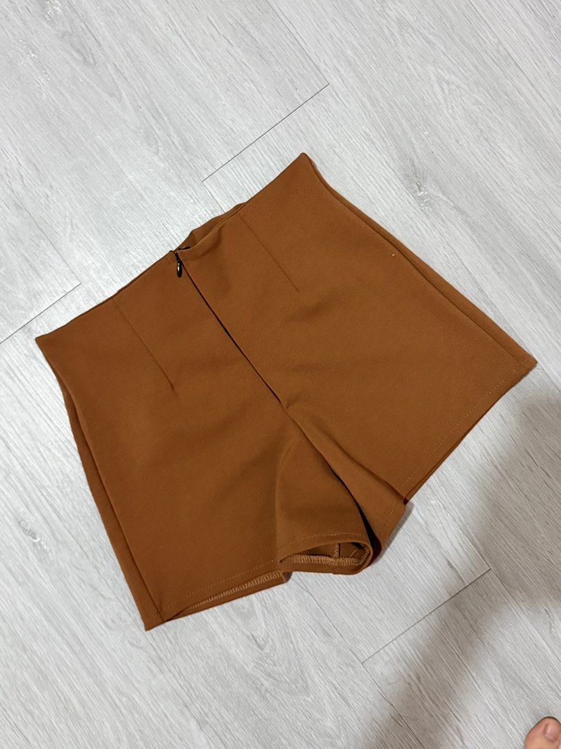 Brown Crop Top and Shorts Set Terno (Category: Sets or Coordinates) located in Manila. Submitted by prelovedbychellyy (Listing ID 1471185124, Image 3). Description: FITS XS TO SMALL FRAME bought in BKK - Color: brown - Set includes: Crop top and high-waisted shorts - Top details: Sweetheart neckline, pointed front hem, wide straps - Bottoms details: Tailored seams, back zipper closure - Material: Smooth fabric with slight stretch - Condition: Wor