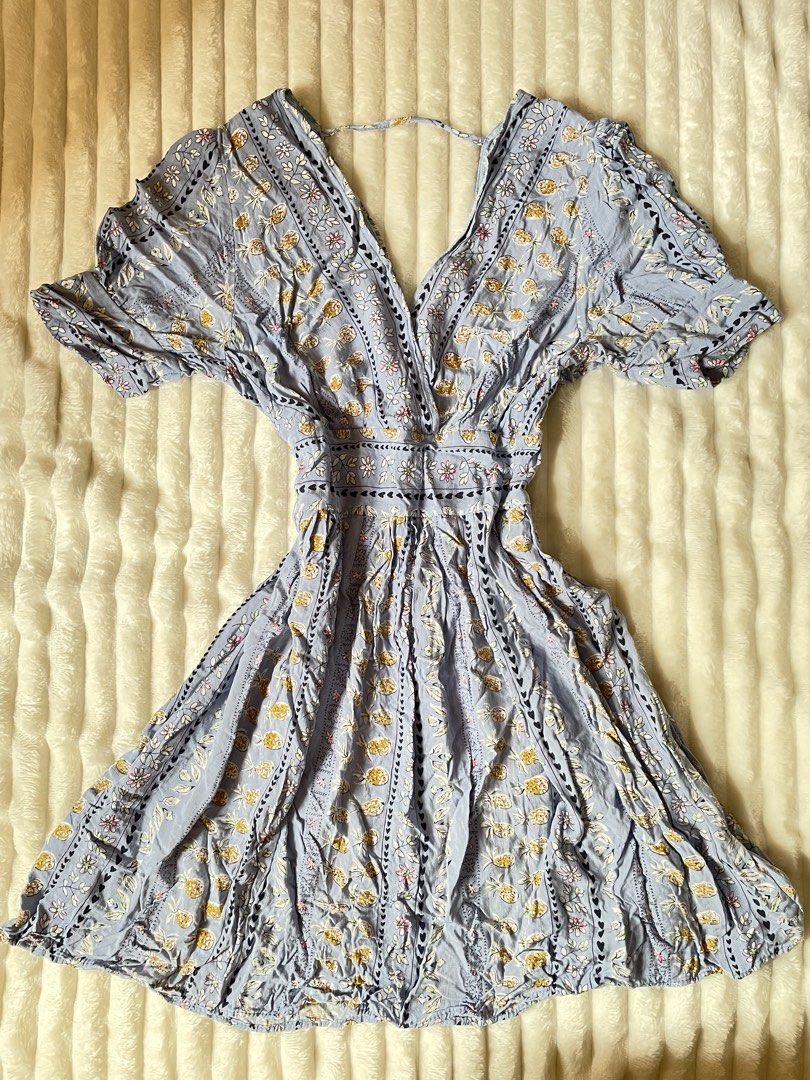 Bundle of 6 Floral Dresses (Category: Dresses) located in Imus. Submitted by aneii (Listing ID 1471183957, Image 2). Description: - Bundle of 6 cute floral pieces dresses - Colors and prints: Blue, white, navy, pink, and multi-color daisy - Great for everyday casual wear - Easy to mix and match - Selling as a whole set (closet clearout) BUY BUNDLE+ 1 free dress.