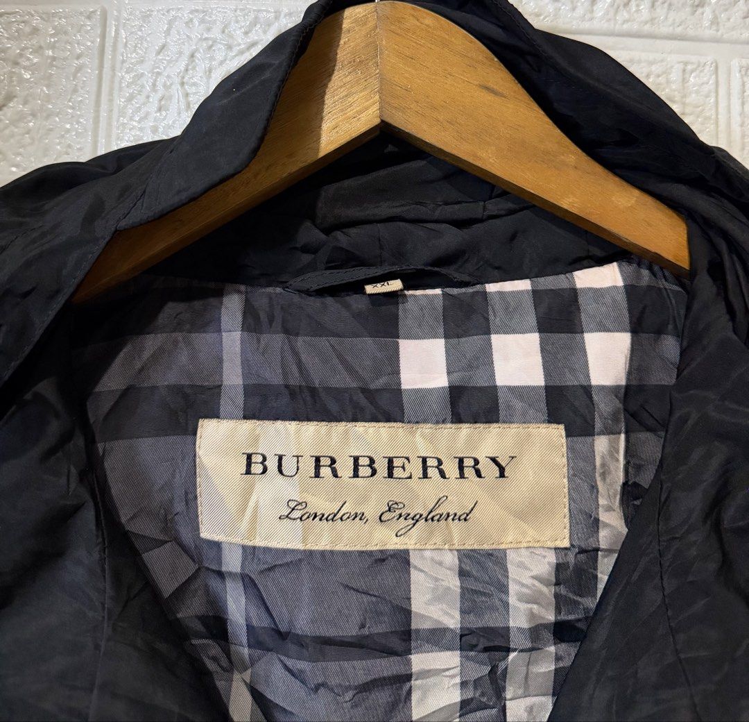 BURBERRY LOGO PATCH HOODED LIGHT JACKET (Category: Luxury Apparel) located in Baguio. Submitted by kds_stuffs (Listing ID 1471156606, Image 3). Description: Mine: 1.2k 📍BURB3RR7 logo patch hooded light jacket 😍 Naka burb lahat ng aglets, buttons & zippers ✨ Size: Large Dimension: 27L x 22W Color rate: 9/10 Issue: ❌ Excellent condition Need wash Gandara neto 💗.